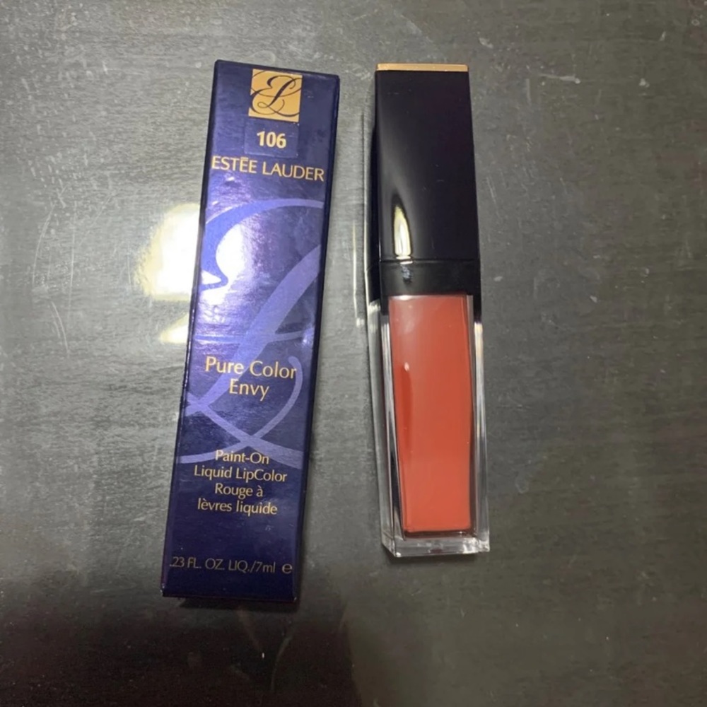Estée Lauder lipstick